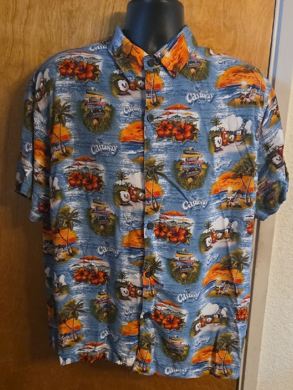 Disney Cruise Line Castaway Cay Men's Camp Shirt  Size Large